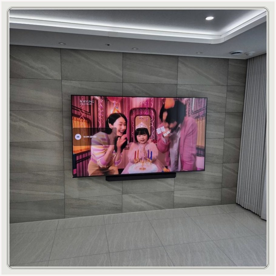 고척동 TV 뒤쪽 기기와 케이블이 겹치지 않는 배치