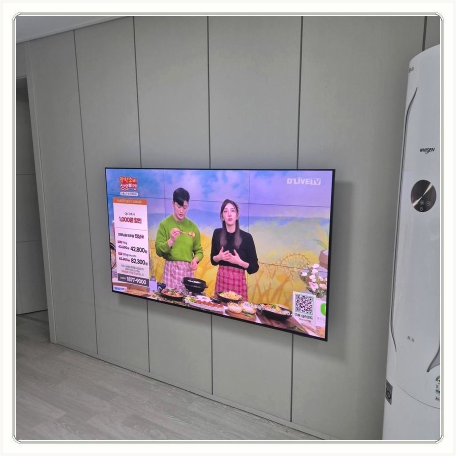 독산동 TV 뒤쪽 기기와 케이블이 겹치지 않는 배치