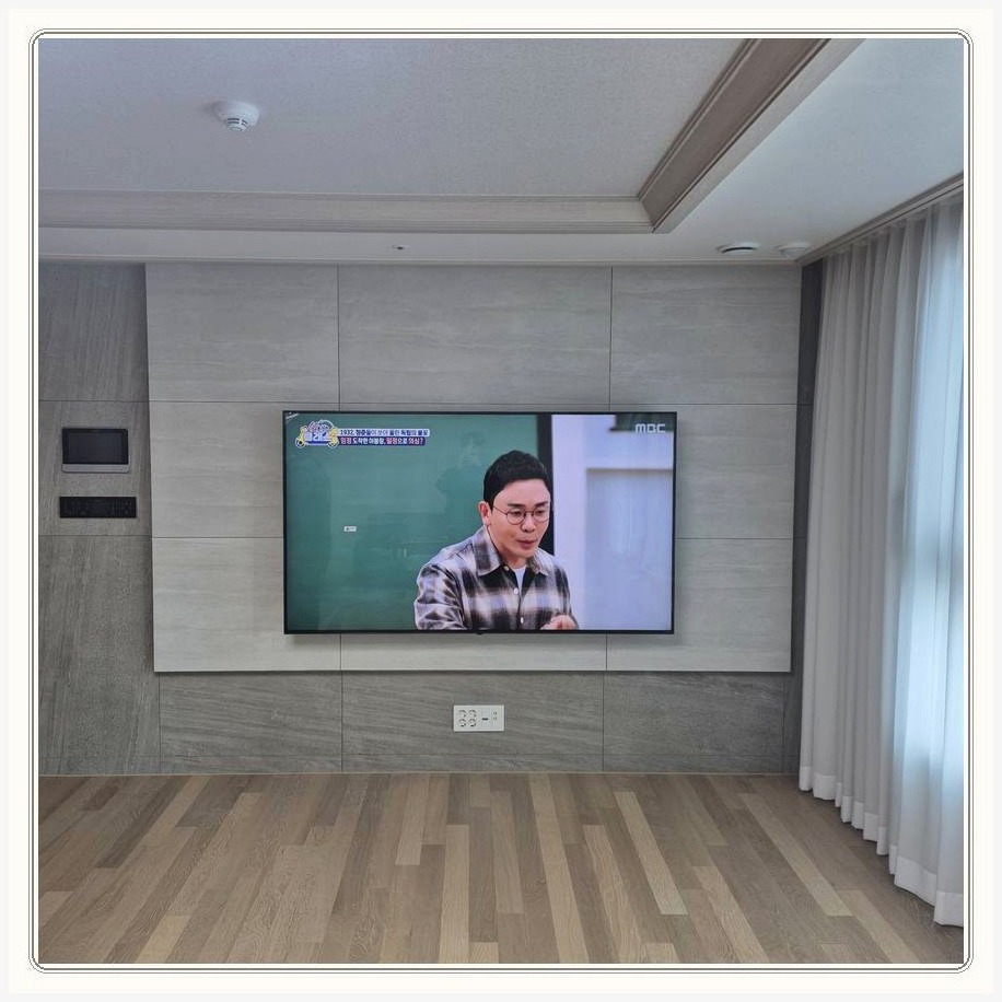 우이동 벽과 화면 사이 간격을 줄이면서 관리 공간을 남기는 방법