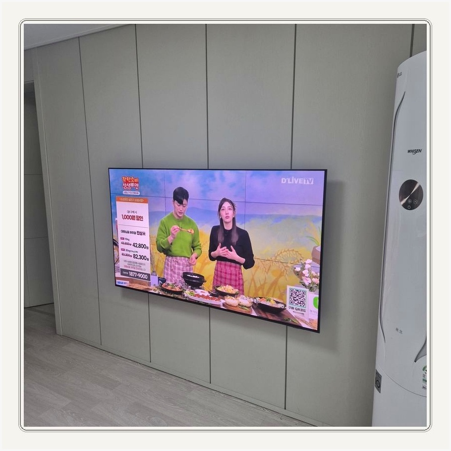 창동 TV 뒤쪽 기기와 케이블이 겹치지 않는 배치